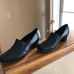 Life Stride black square toe loafers